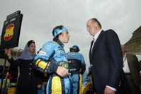 D BAHREIN ALONSO HABLA CON EL REY EN LA PARRILLA DE SALIDA.jpg