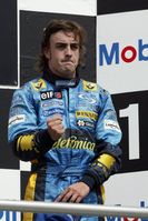 8 GESTO DE ALONSO EN EL PODIO DE ALEMANIA.jpg