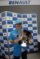 AUSTRALIA ALONSO CON EL TROFEO.jpg