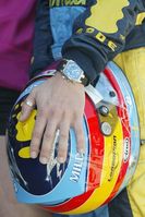 X BCN ALONSO DETALLE DE SU CASCOA RELOG Y ANILLO.jpg