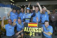 FRANCIA 04 ALONSO CON EQUIPO 01.jpg